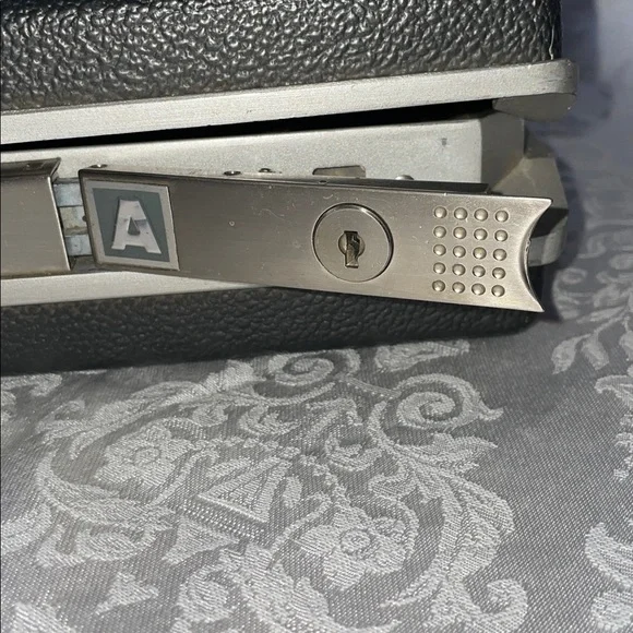 Vintage SAMSONITE Hard Shell Black Textured Briefcase - Picture 5 of 9